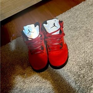 Jordan 5 looks good barley used